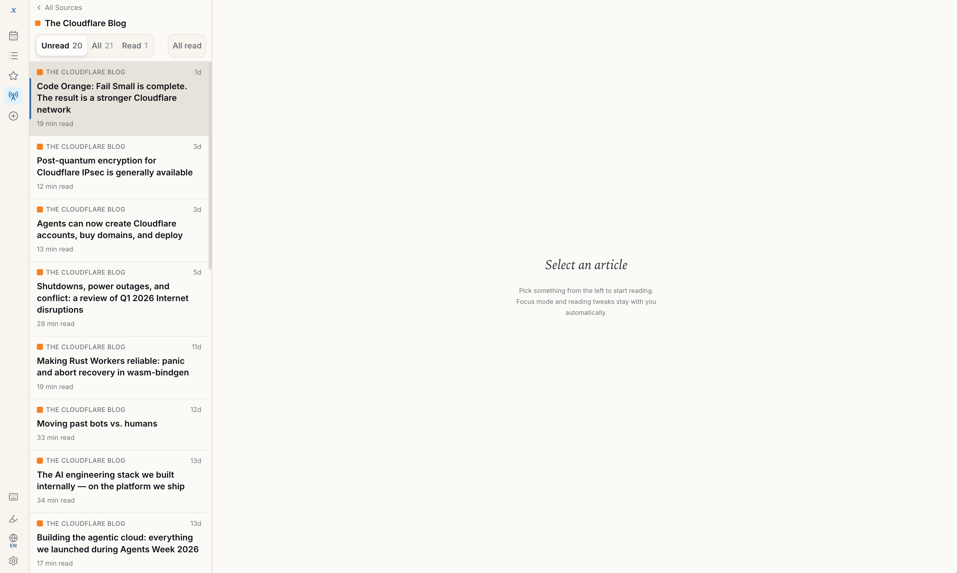 The feed list pane in xReader, with unread/all/read tabs and a clean three-line item layout.